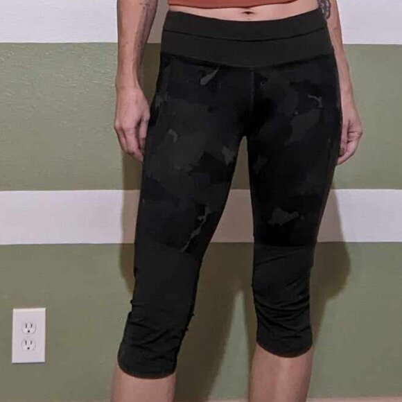Lululemon 3/4 leggings - Green/Camo - Size 8 - Picture 1 of 8